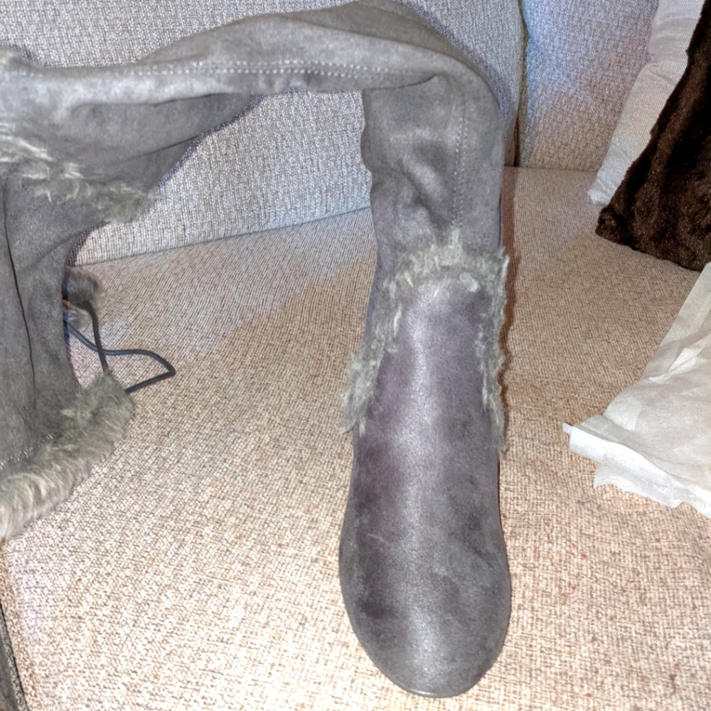 Over The Knee Grey Faux Fur Pom Pom Boots Women's Size 8 Charles David - Picture 4 of 11